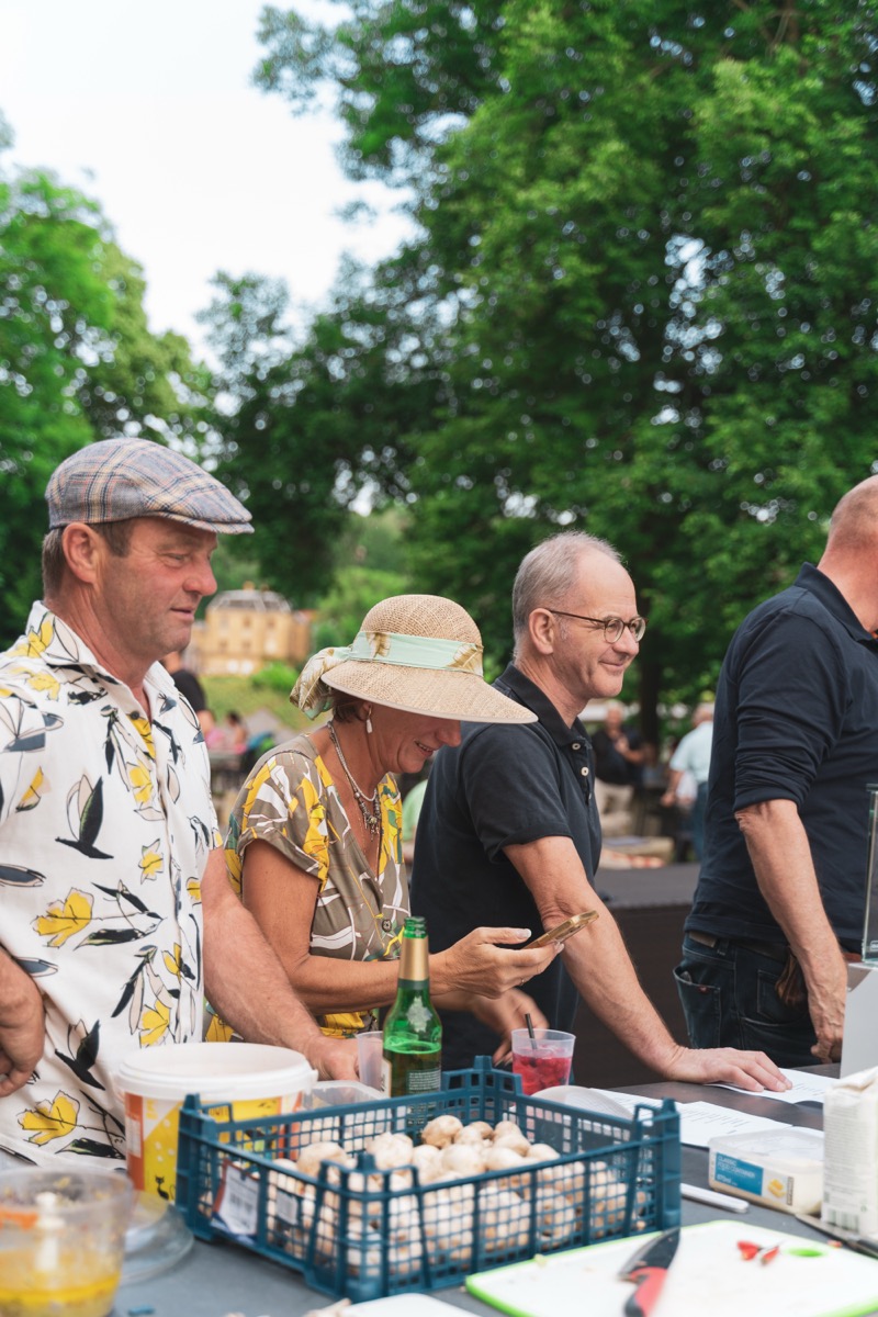 Event Catering Leipzig – zufriedene Gäste beim Sommerfest