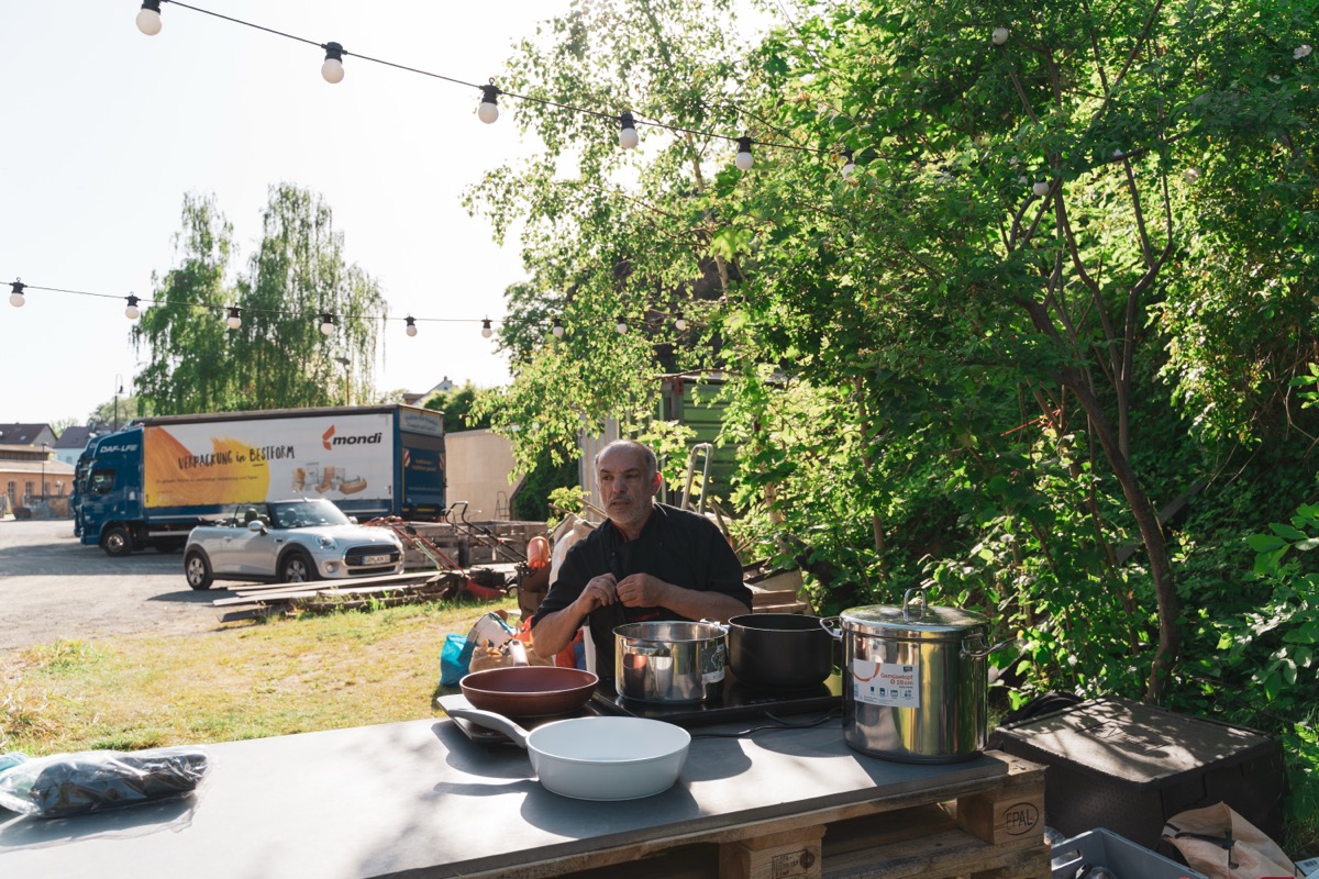 Event Catering Leipzig – Outdoor-Kochstation im Aufbau