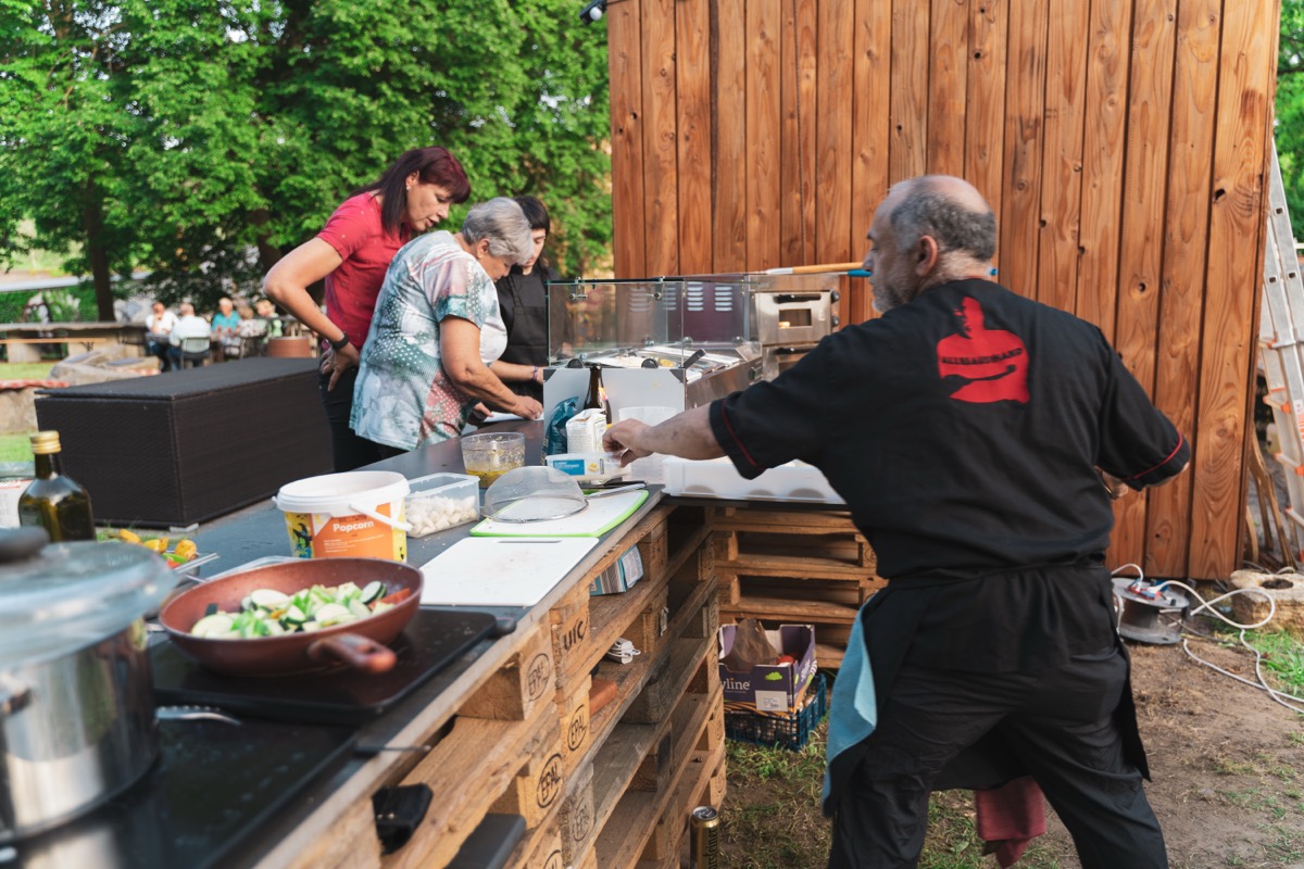 Event Catering Leipzig – Team am Kochstand